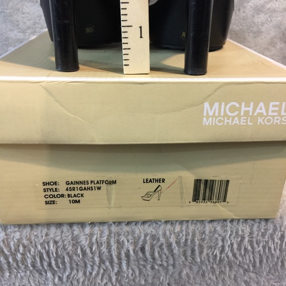 NWB Gorgeous Leather Michael Kors Shoes - Picture 5 of 8